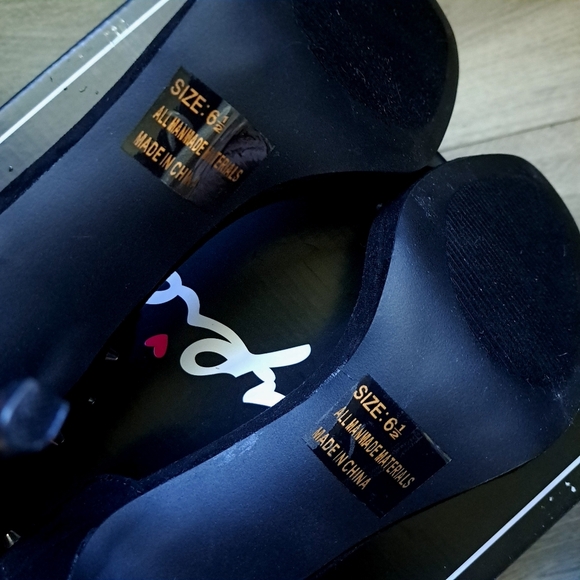 Qupid | Black suede pu ~ open toed high heel sandle with studs ankle strap - Picture 8 of 8